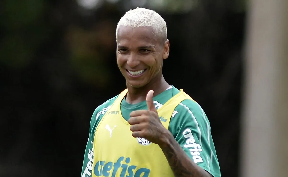 Deyverson expõe homenagem em reencontro e espera carinho da torcida do Palmeiras