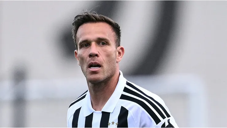 Arthur está livre no mercado da bola após rescindir com a Juventus. Foto: IMAGO / Gribaudi/ImagePhoto