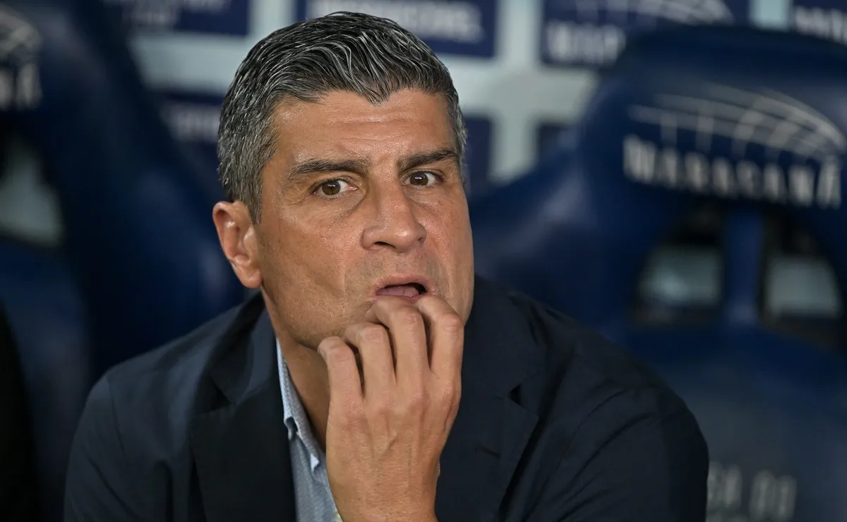 OPINIÃO: Pedro Emanuel ignora prioridade no Brasileirão e põe em risco o Vasco