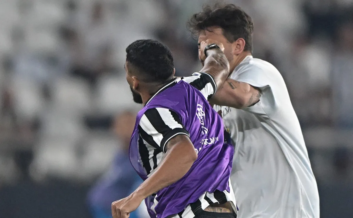 Allan, do Botafogo, suspenso por 5 jogos após expulsão na Libertadores depende de análise da Conmebol