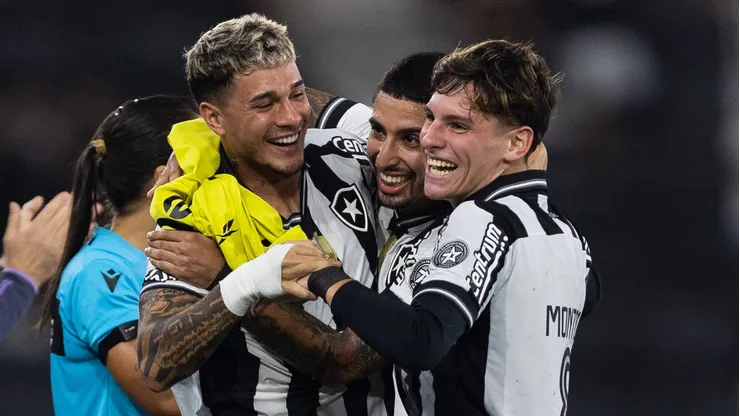 Santiago Rodríguez (ao centro) está sendo negociado pelo Botafogo com clube da MLS