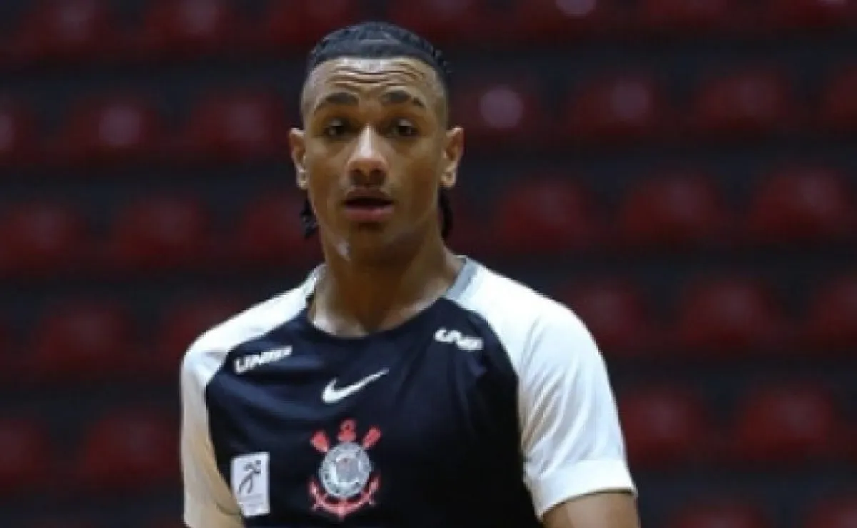 Fernando Diniz aprova Maicon do futsal do Corinthians e ala pode reforçar equipe
