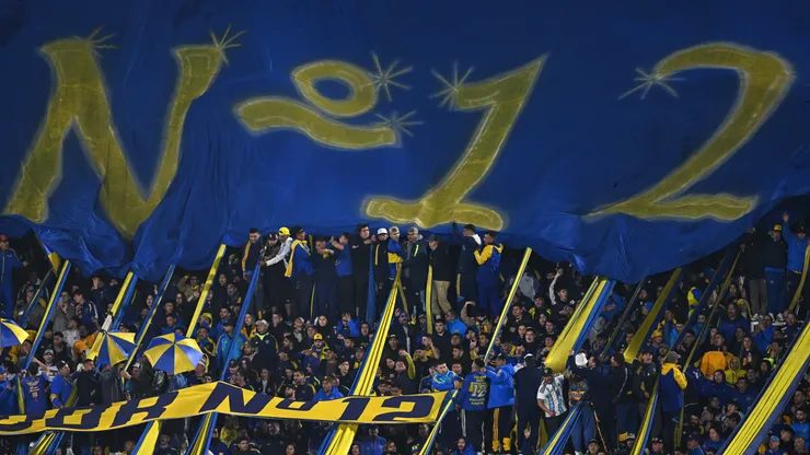 BUENOS AIRES, ARGENTINA - AUGUST 08: Fans of Boca Juniors cheer for the team during a Torneo Clausura 2026 match between Boca Juniors and Velez at Tomas Adolfo Duco Stadium on August 08, 2026 in Buenos Aires, Argentina. (Photo by Rodrigo Valle/Getty Images)