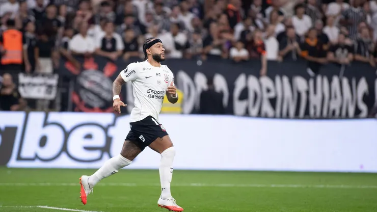 Memphis Depay no jogo contra o Rosário Central, pela Libertadores - Foto JEFFERSON JOSÉRP FOTOPRESSAGIF