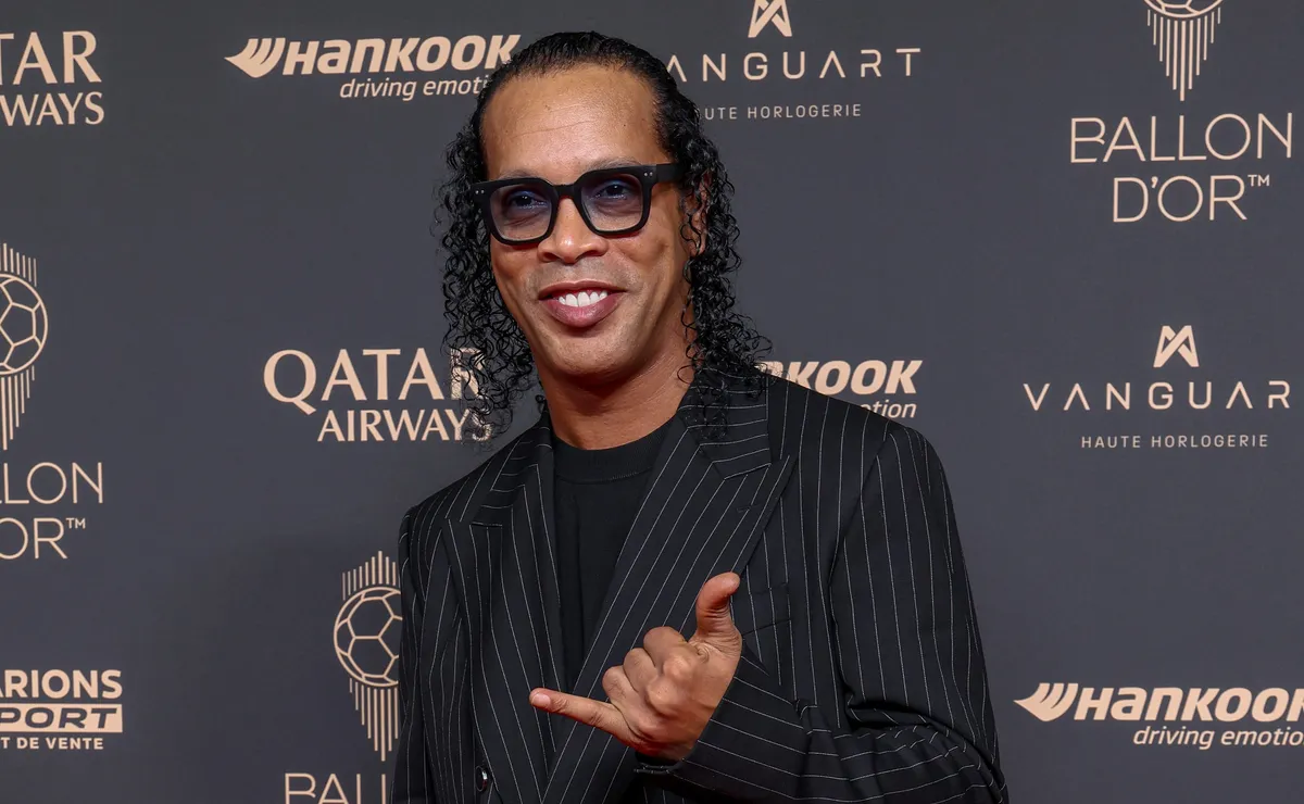 Ronaldinho Gaúcho volta ao futebol aos 46 anos e é apresentado pelo Ravenna, da Itália