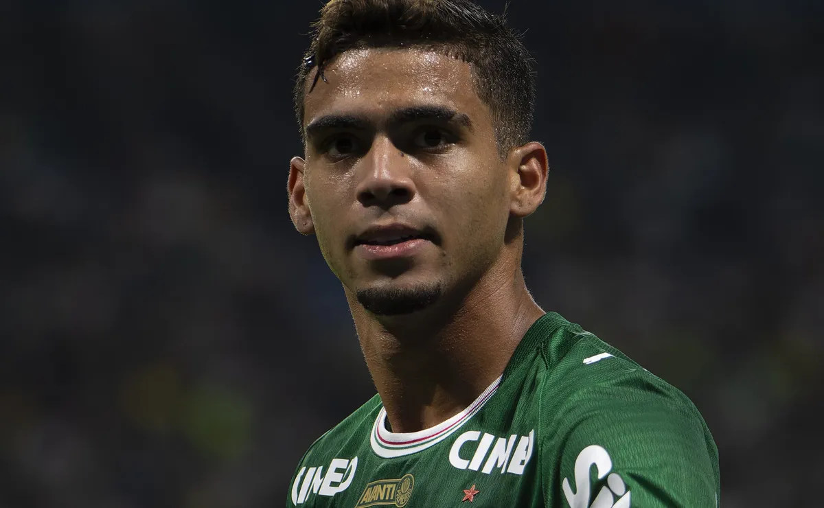 Palmeiras recebe proposta oficial da Fiorentina de R$ 78 milhões por Arthur