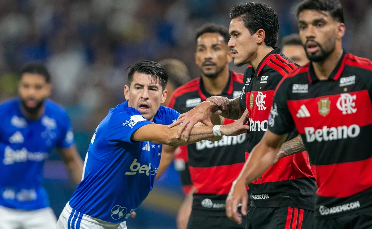Flamengo perde de virada para o Cruzeiro de 2 a 1 no Mineirão pelo Campeonato Brasileiro