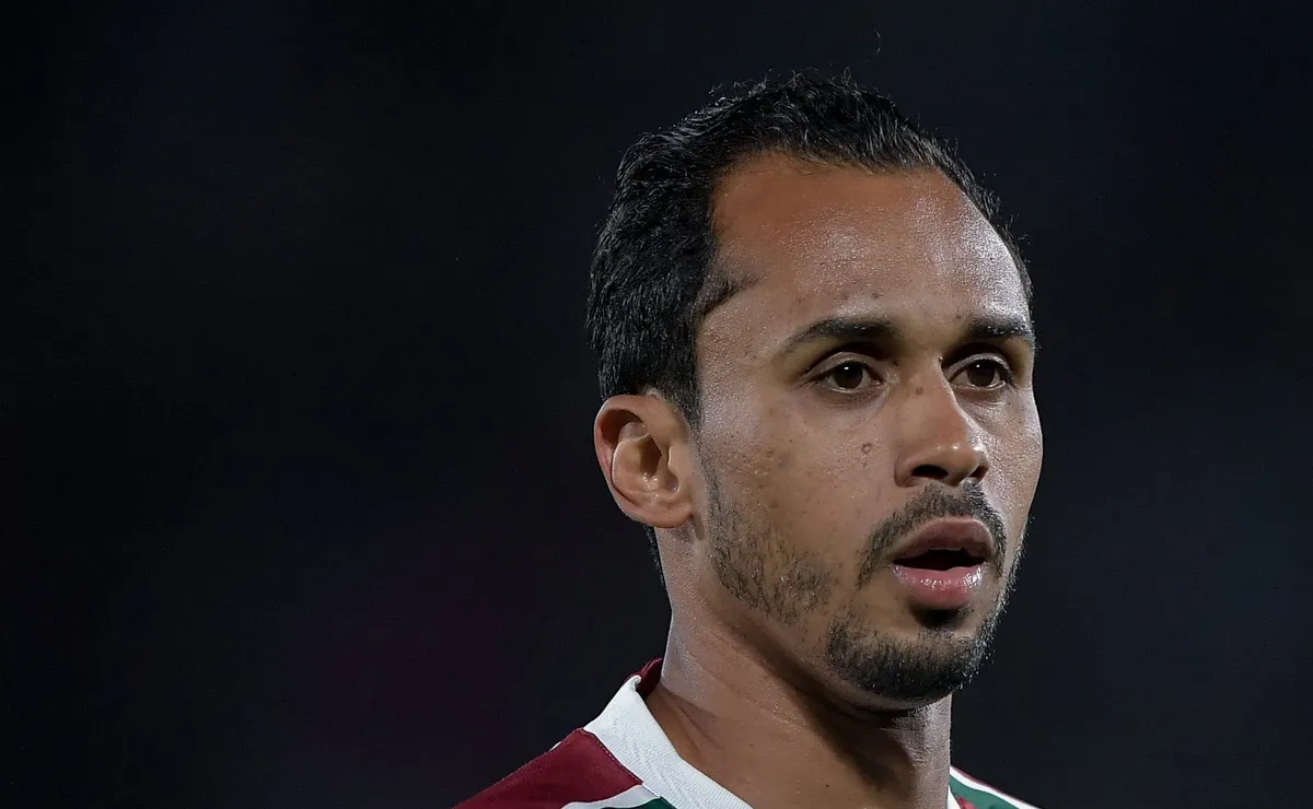 Lima é oferecido ao São Paulo e Rafinha gostaria de contratar nome de peso; Santos tem interesse