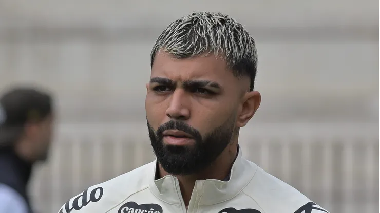 Gabigol durante aquecimento antes de amistoso no Pacaembu.