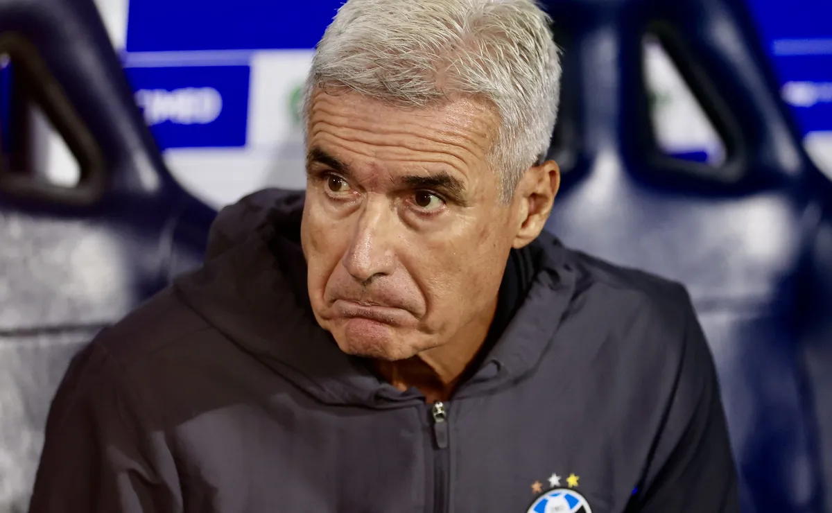 Luís Castro destaca que confia no trabalho após derrota do Grêmio para o Red Bull Bragantino