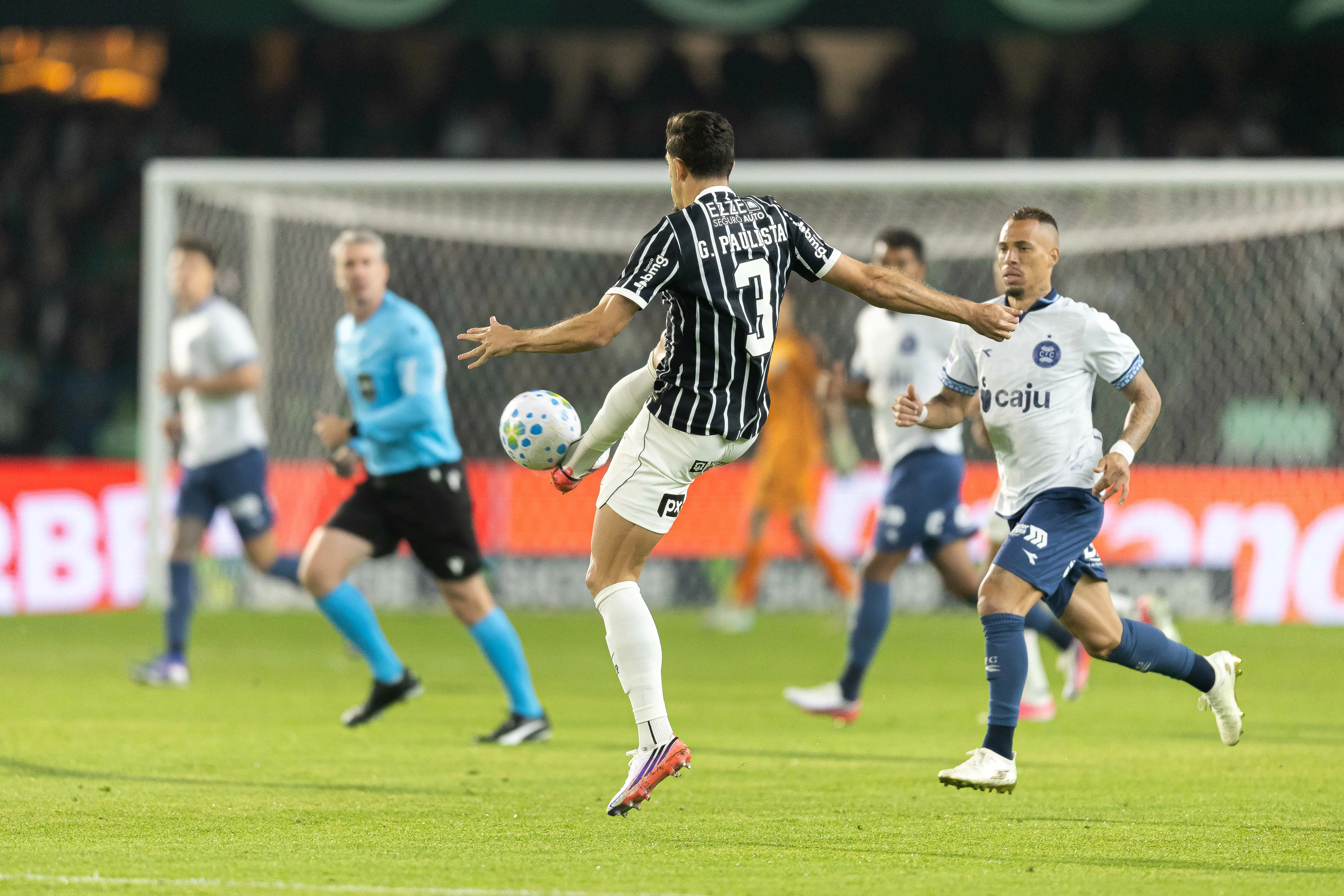 Coritiba x Corinthians. Foto: Paulo De Tarso/AGIF