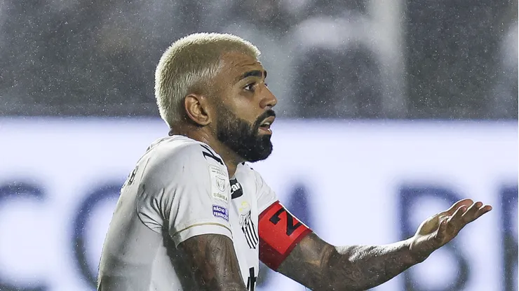 Gabigol não gostou de ter saído contra o Mirassol. Foto: Ricardo Moreira/Getty Images