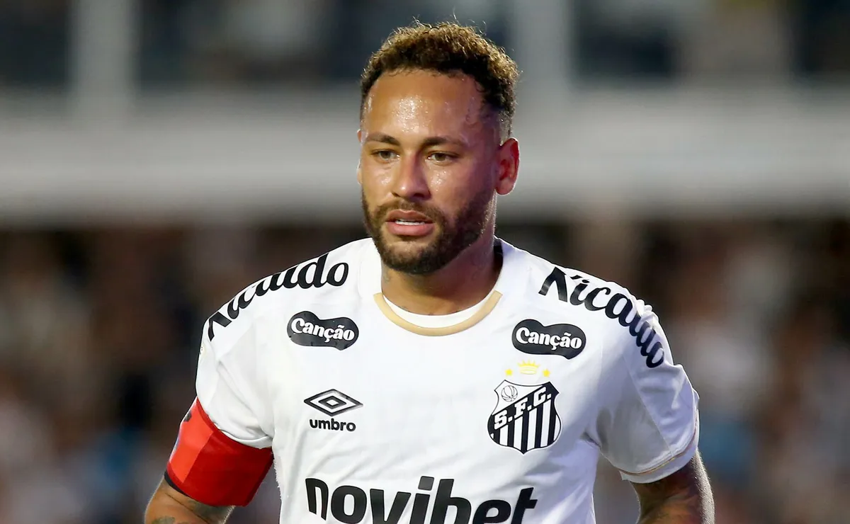 Cuca despista sobre escalação de Neymar no sintético contra o Palmeiras