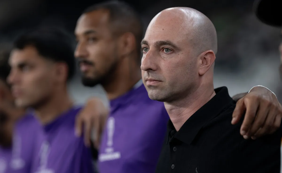 Bellão ganha força nos bastidores e pode ser efetivado como técnico do Botafogo