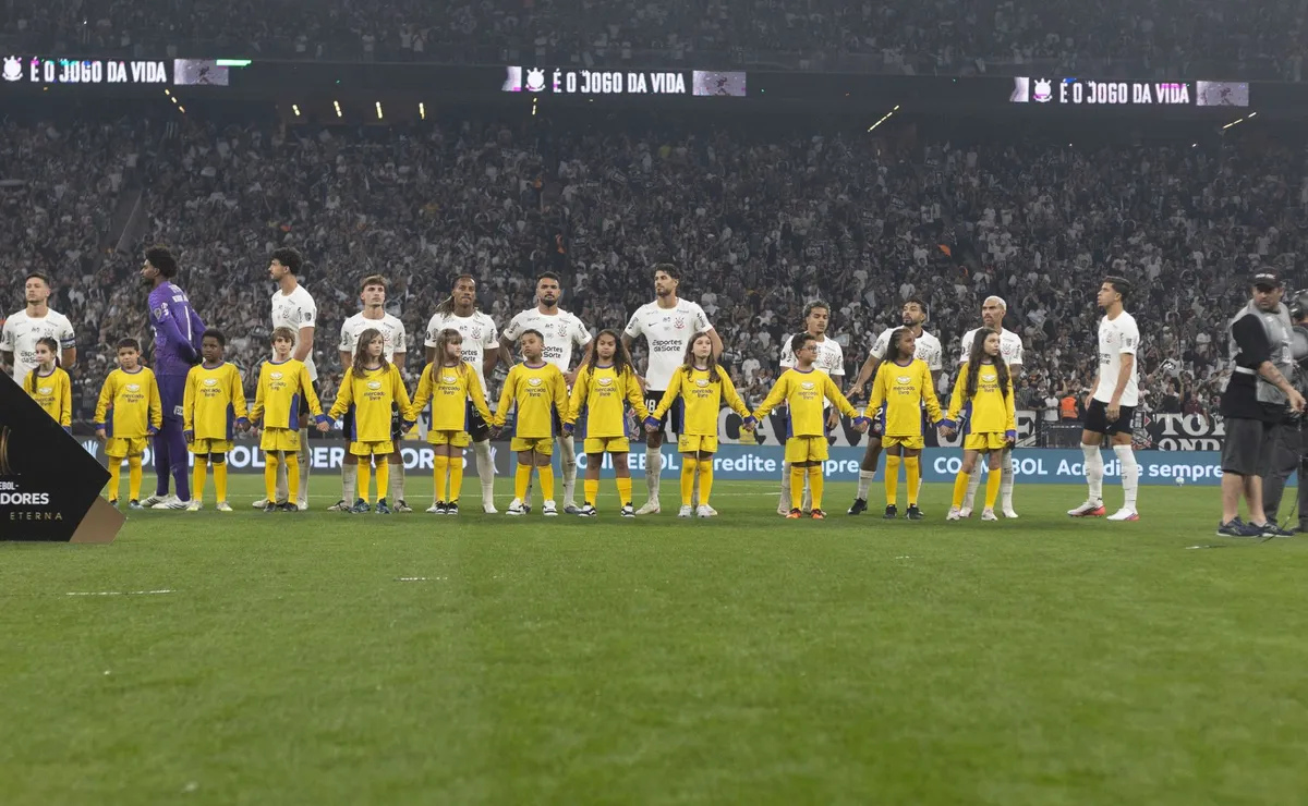 Corinthians promete quitar direitos de imagem de julho nesta segunda-feira após atraso