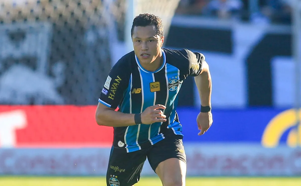 Depois da derrota angustiante, Grêmio avalia futuro de Luís Castro em três jogos decisivos