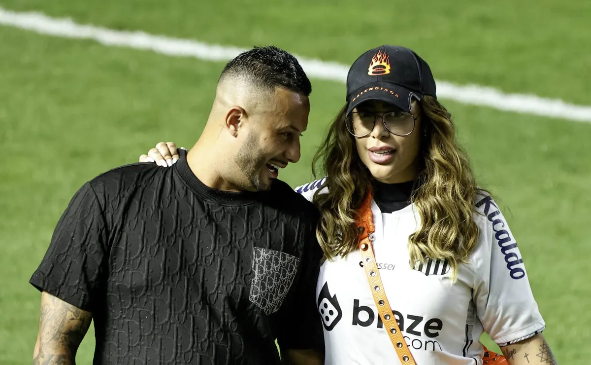 Familiares de Neymar e Gabigol são hostilizados dentro da Vila Belmiro