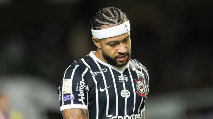 Memphis Depay durante jogo do Corinthians - Foto Paulo De TarsoAGIF