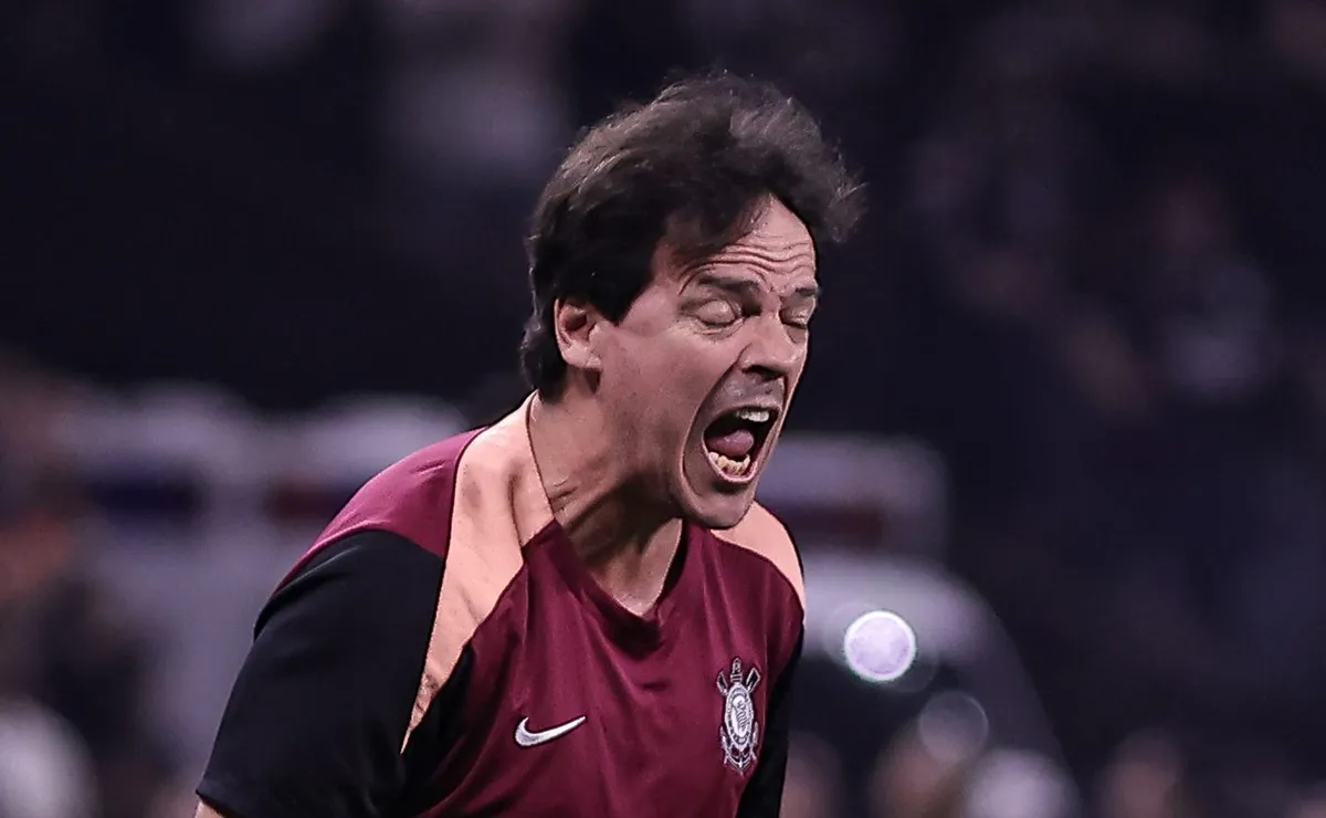 OPINIÃO: Corinthians de Fernando Diniz é obrigado a vencer Santos e Chapecoense no Campeonato Brasileiro