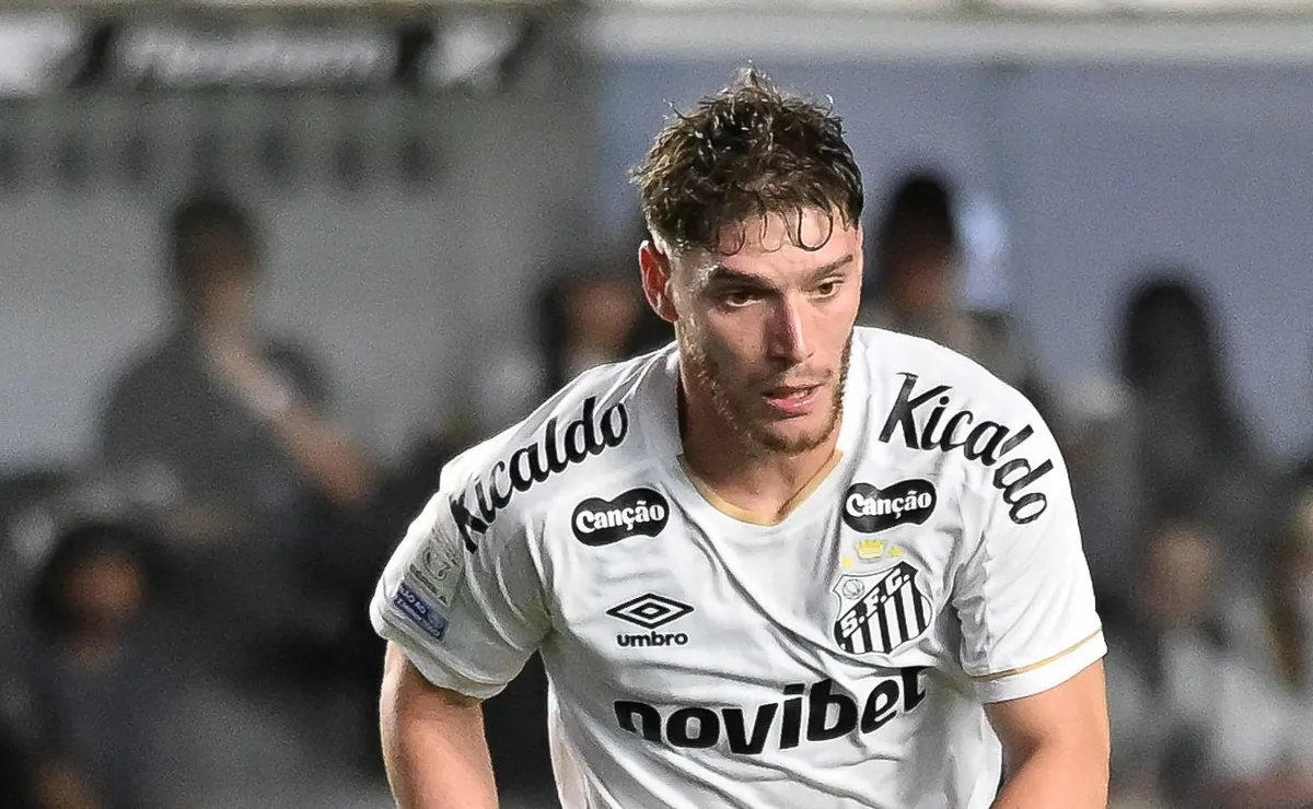 Análise: Rollheiser faz mais um jogo apático no Santos, não entende o momento do clube e decepciona