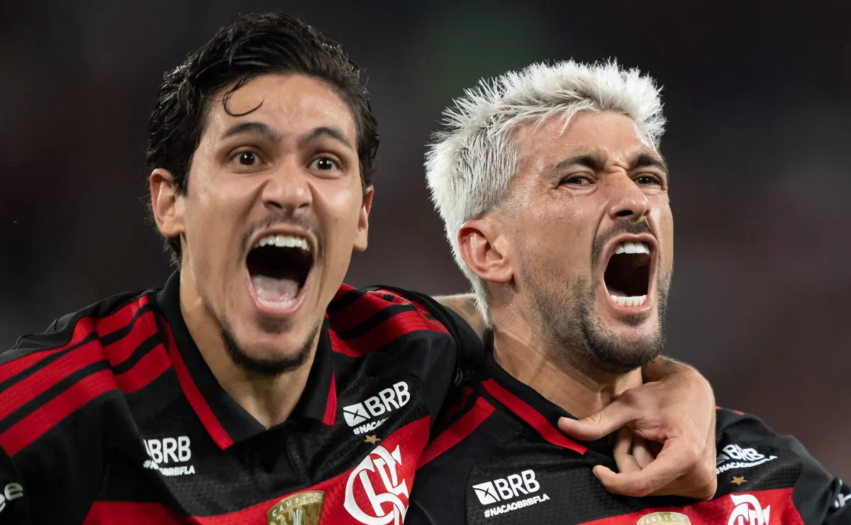 Flamengo ‘congela’ renovações de Pedro, Plata, Rossi e Léo Pereira, diz jornalista