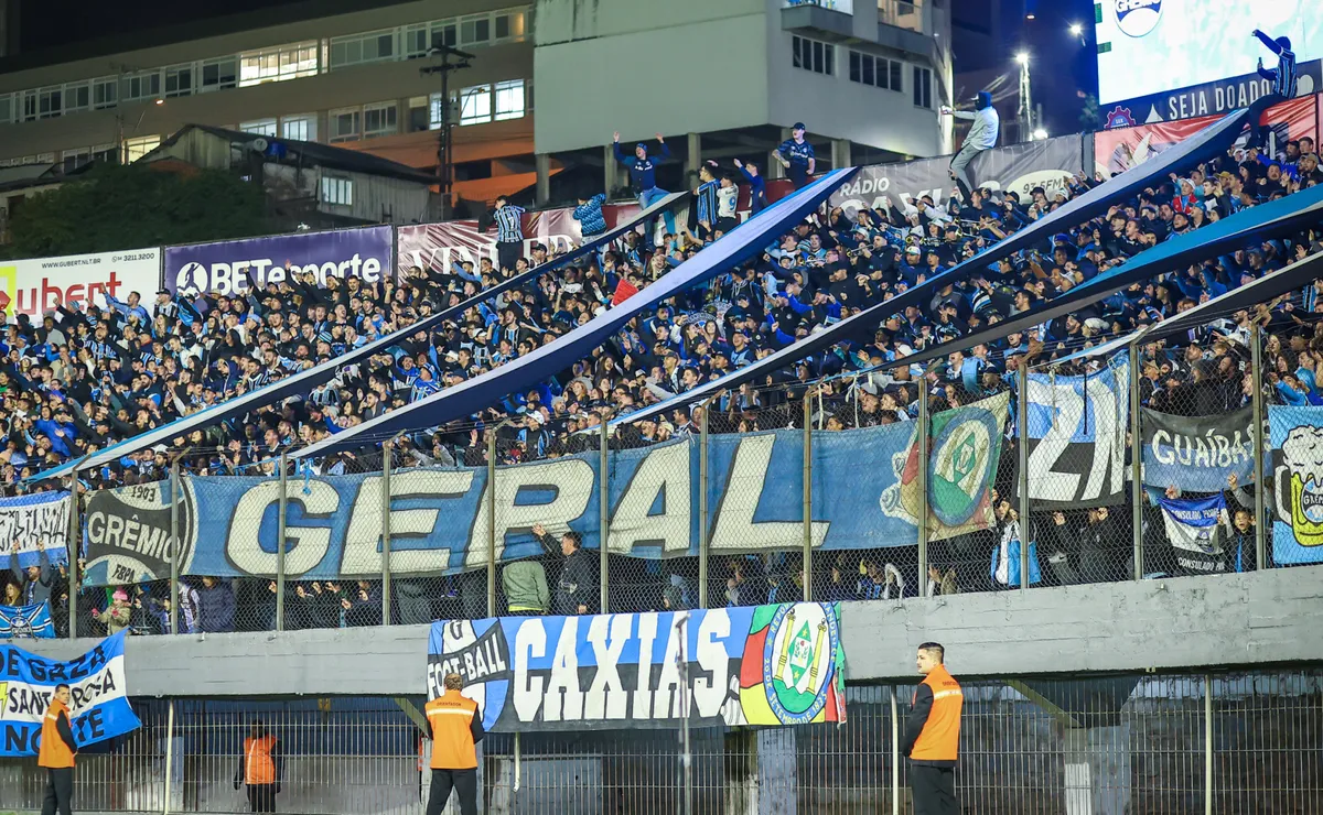 Líderes do Grêmio e Luís Castro se reúnem com organizadas na Arena antes do Gre-Nal
