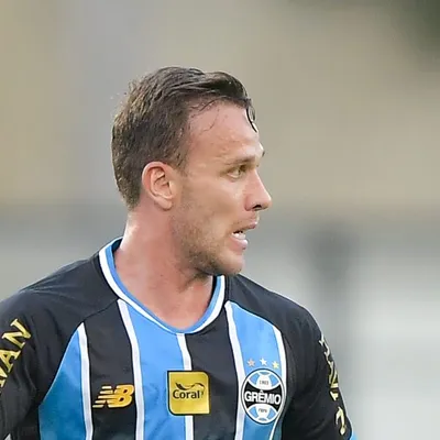 Arthur Melo, ex-Grêmio, deve assinar com o Santos