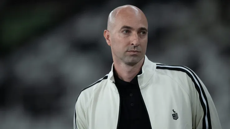 Rodrigo Bellao tecnico do Botafogo durante partida contra o Athletico-PR no estadio Engenhao pelo campeonato Brasileiro A 2026.