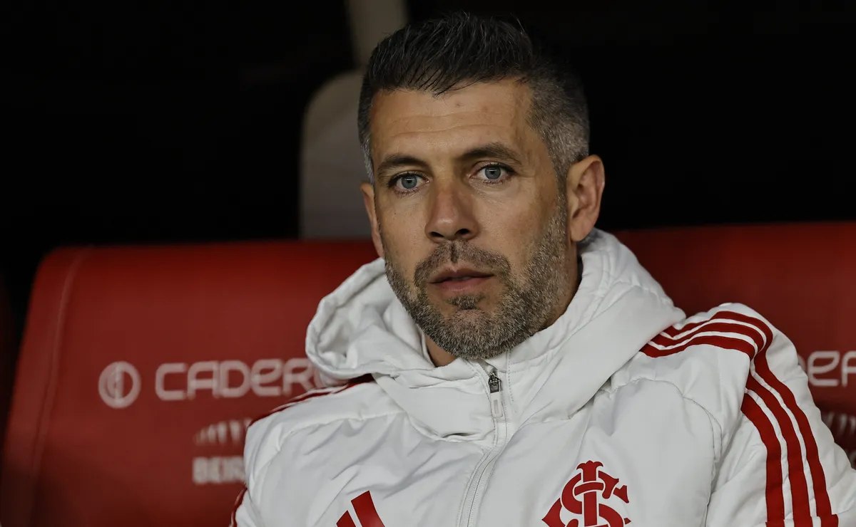 Paulo Pezzolano tem o retorno de Matheus Bahia para o clássico contra o Grêmio