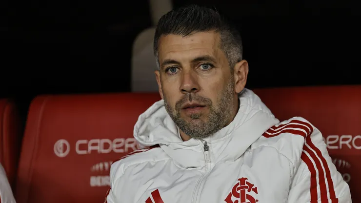 Paulo Pezzolano tecnico do Internacional durante partida contra o Atletico-MG no estadio Beira-Rio pelo campeonato Brasileiro A 2026.