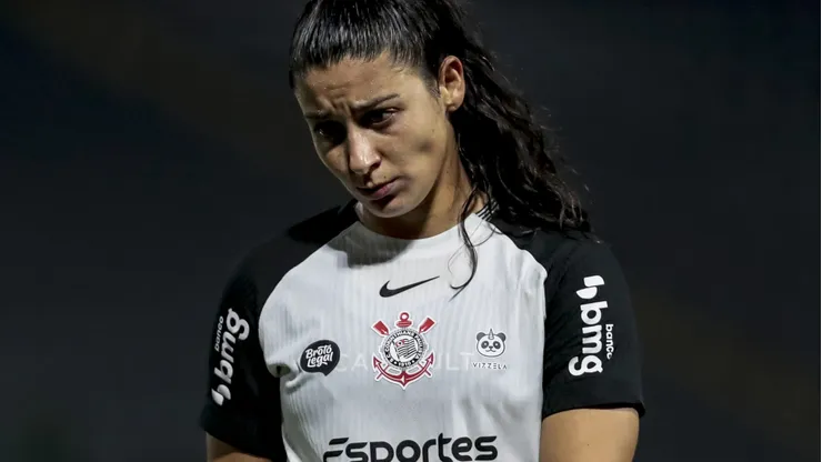 Meio-campista deu a sua opinião - Foto: Marco Miatelo/AGIF.