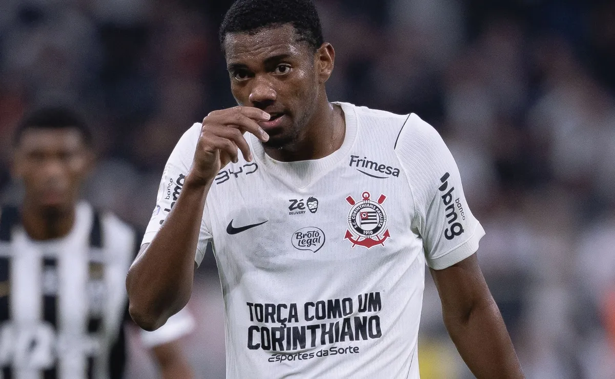 Corinthians recebe proposta oficial do Nottingham Forest por André e negocia venda do volante