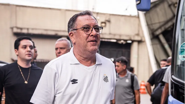Marcelo Teixeira presidente do Santos chegando no CT Rei Pelé
