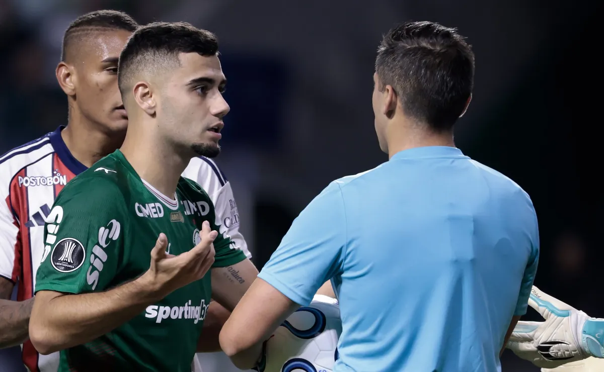 Andreas Pereira pega dois jogos de suspensão e desfalca Palmeiras contra LDU na Libertadores