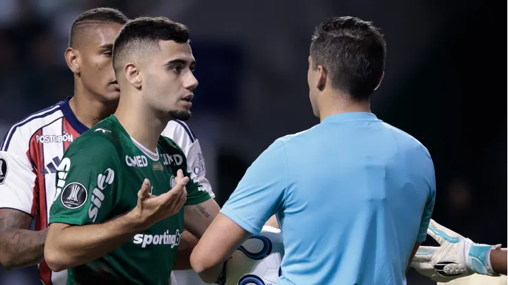 Andreas Pereira foi suspenso pela Conmebol por mais um jogo na Libertadores