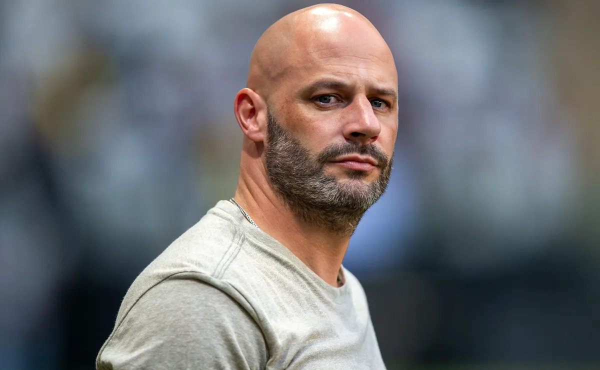 OPINIÃO: Erros individuais expõem que crise do Botafogo vai muito além de Franclim Carvalho