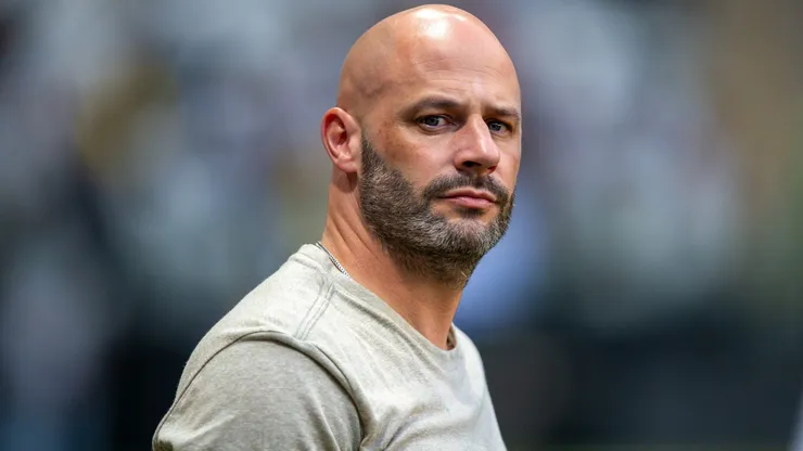 Franclim Carvalho tecnico do Botafogo durante partida contra o Atletico-MG no estadio Arena MRV pelo campeonato Brasileiro A 2026.