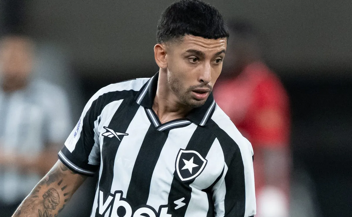 Bellão explica situações de Santi Rodríguez e Matheus Martins no Botafogo: “Não tem nada concreto”