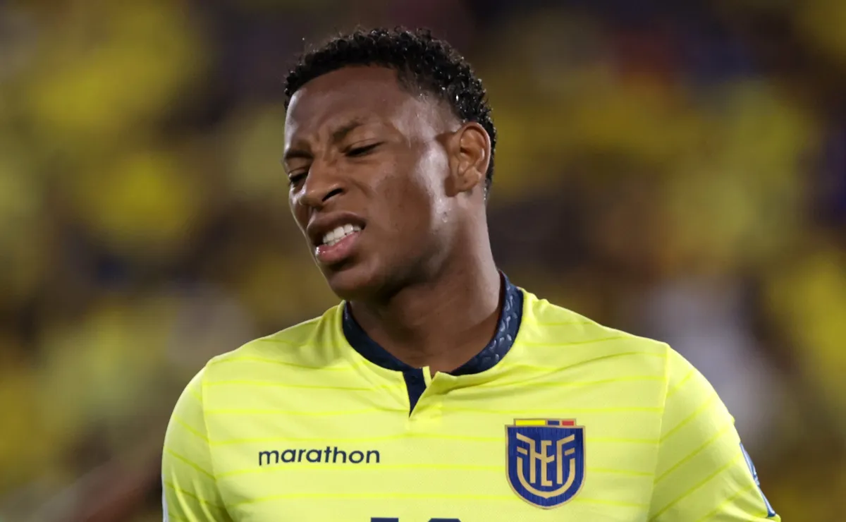 Flamengo faz exigências ao Dínamo Moscou e trava negociação pela venda do atacante Gonzalo Plata