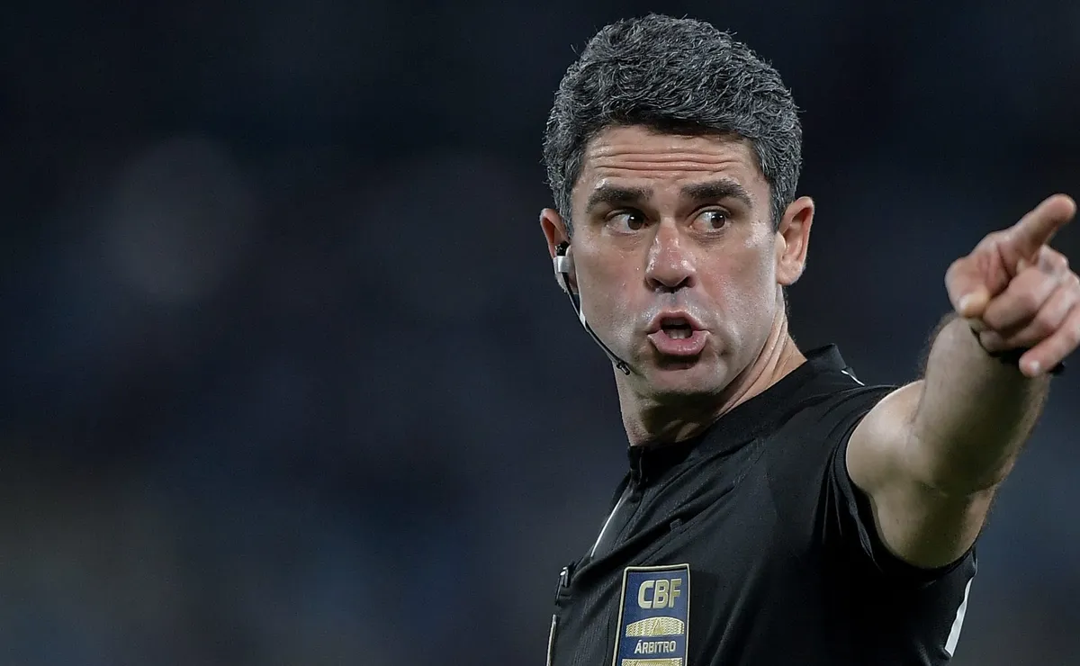 Flávio Rodrigues de Souza apitará Cruzeiro x Atlético nesta 3ª; veja histórico do árbitro no clássico