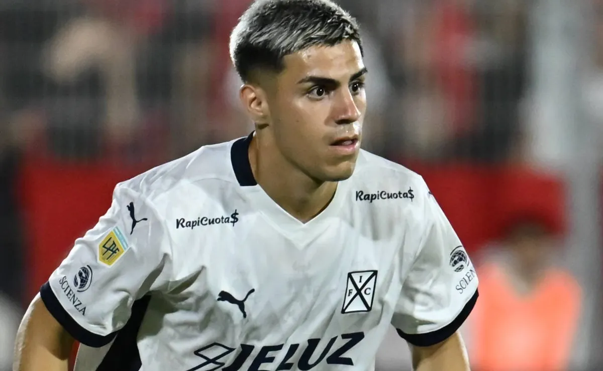 Flamengo não avança por Alex Luna e trata renovações de Pulgar e Danilo como prioridade