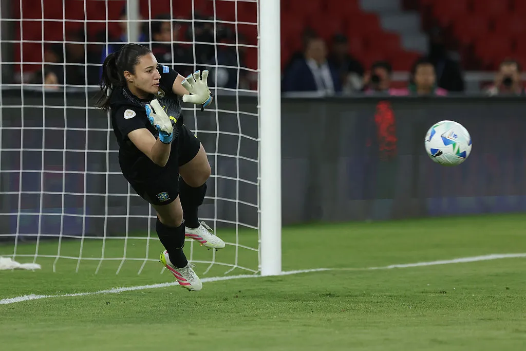 Lorena defendeu dois pênaltis na final da Copa América 2025, contra a Colômbia. Foto: Franklin Jacome/Getty Images