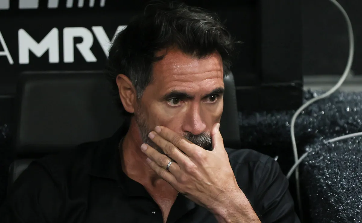 Eduardo Domínguez amarga 3 desfalques além de Léo Duarte em Cruzeiro x Atlético-MG pela Copa do Brasil