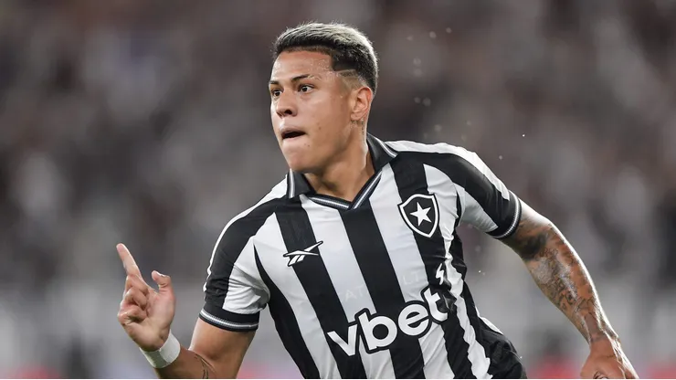 Matheus Martins pelo Botafogo. Foto: Thiago Ribeiro/AGIF