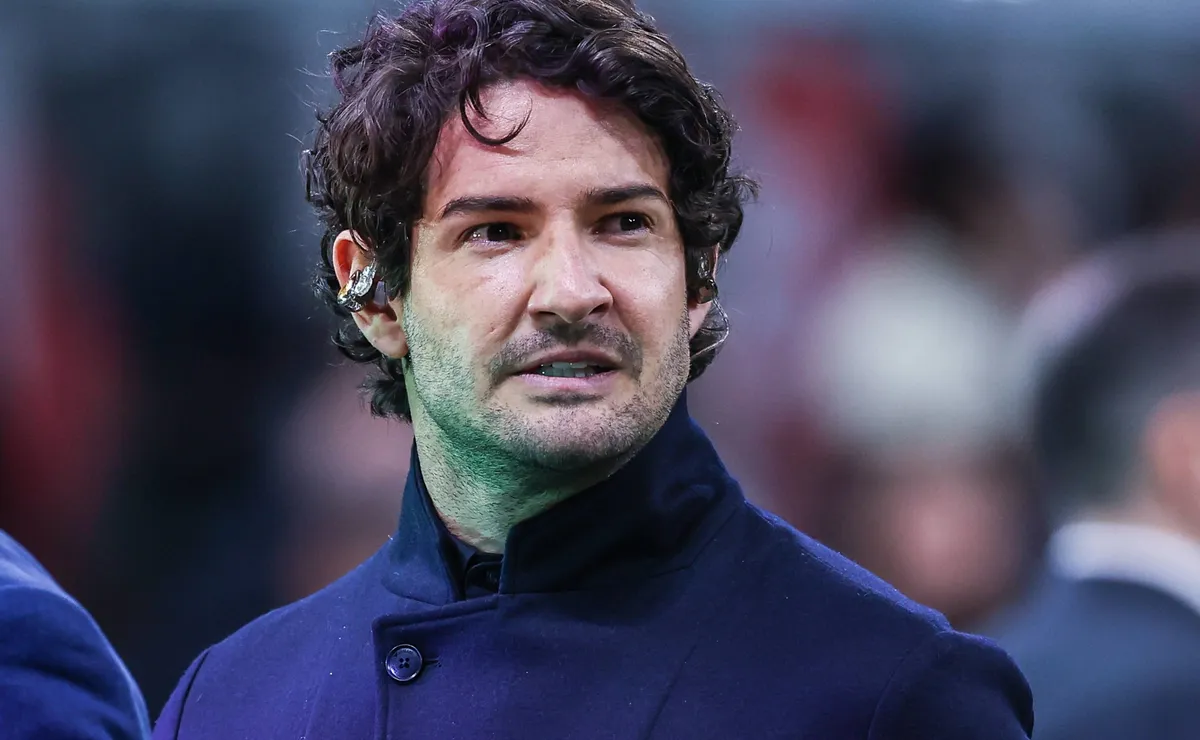 Alexandre Pato acredita em classificação do Cruzeiro sobre o Atlético-MG: “Sabe jogar e manda bem”