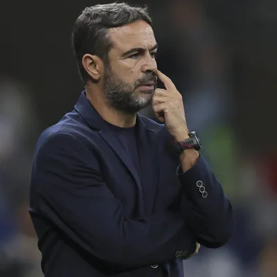Artur Jorge monta time ofensivo, mas Cruzeiro oscila e empata