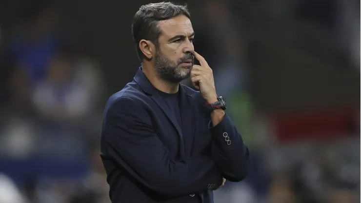 Artur Jorge é o treinador do Cruzeiro.