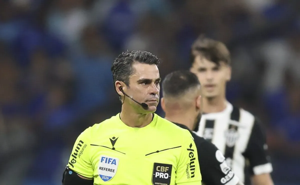 Arbitragem de Flávio Rodrigues de Souza em Cruzeiro x Atlético-MG gera revolta da torcida
