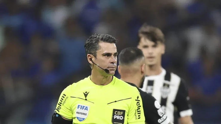 Flávio Rodrigues de Souza, árbitro de Cruzeiro x Atlético-MG - Foto: Gilson Lobo/AGIF