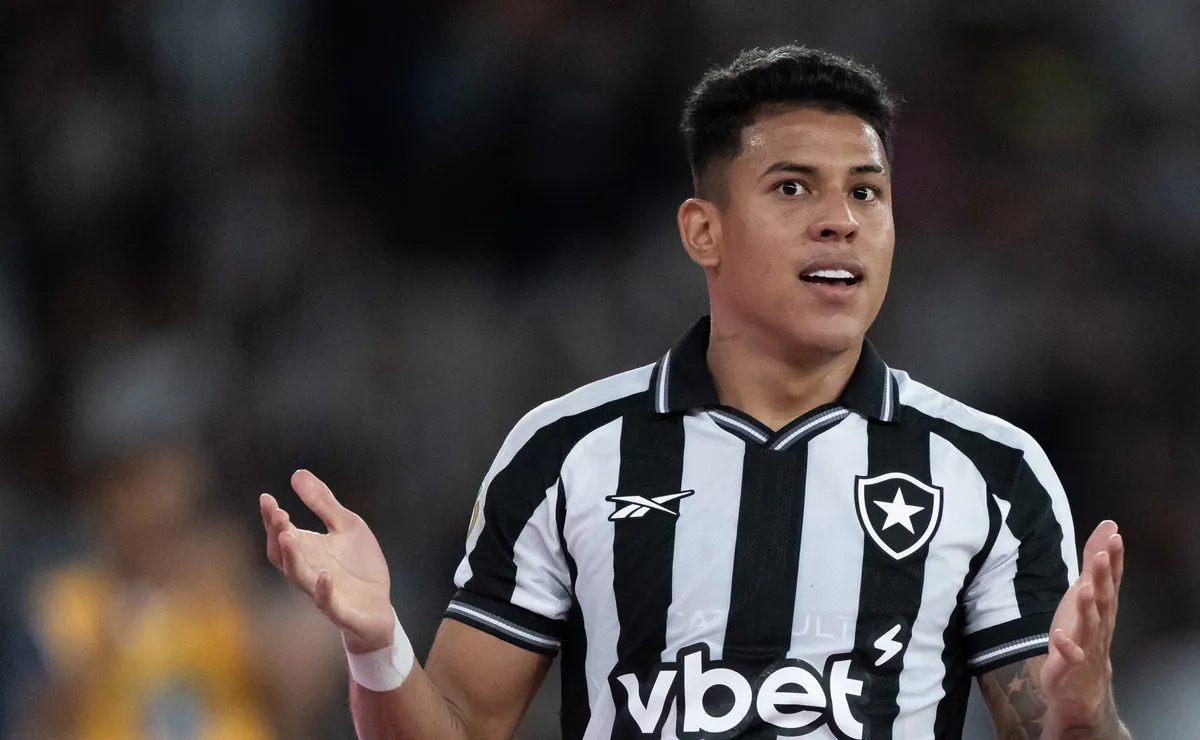 Diretoria do Botafogo age rápido para buscar repor a saída de Matheus Martins